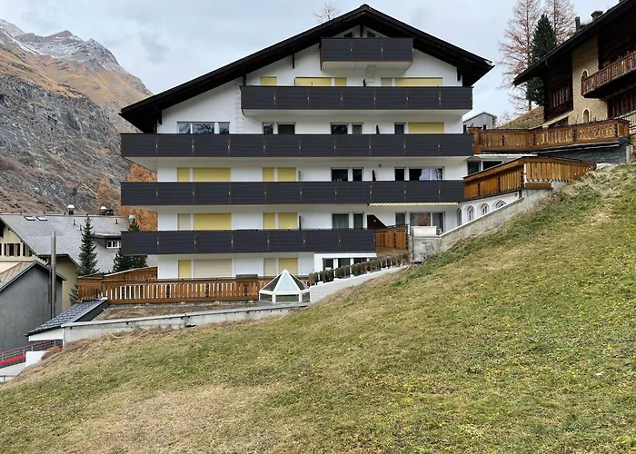 Artist Apartments & Garni